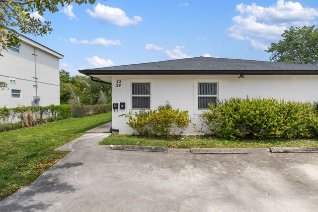 22 SW 6th Street 1, Hallandale Beach, FL 33009