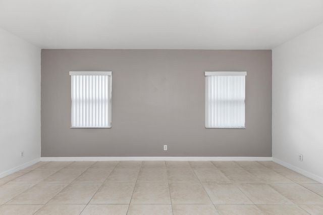 22 SW 6th Street 1, Hallandale Beach, FL 33009