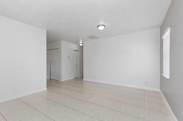 22 SW 6th Street 1, Hallandale Beach, FL 33009