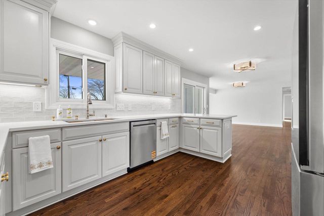 850 Janacek ROAD, Brookfield, WI 53045