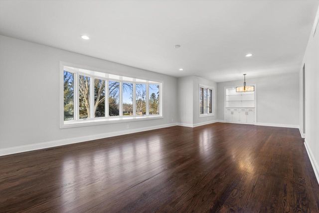 850 Janacek ROAD, Brookfield, WI 53045