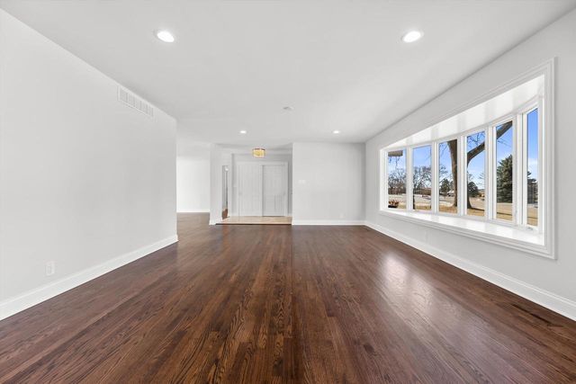 850 Janacek ROAD, Brookfield, WI 53045