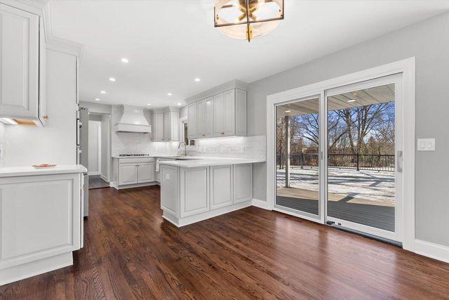 850 Janacek ROAD, Brookfield, WI 53045