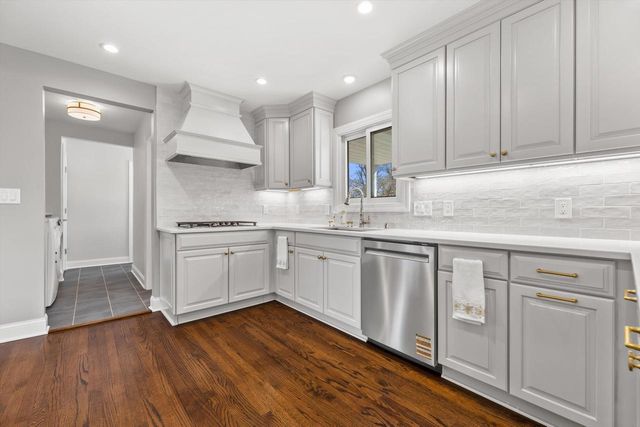 850 Janacek ROAD, Brookfield, WI 53045