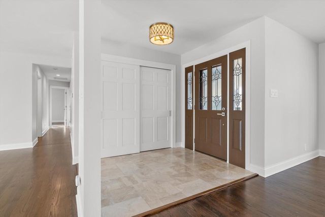 850 Janacek ROAD, Brookfield, WI 53045