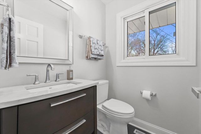 850 Janacek ROAD, Brookfield, WI 53045