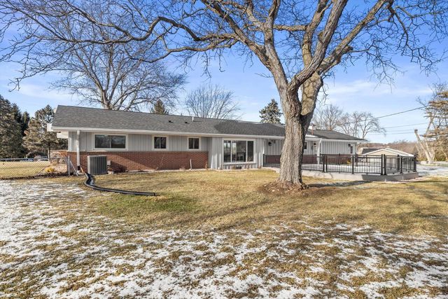 850 Janacek ROAD, Brookfield, WI 53045