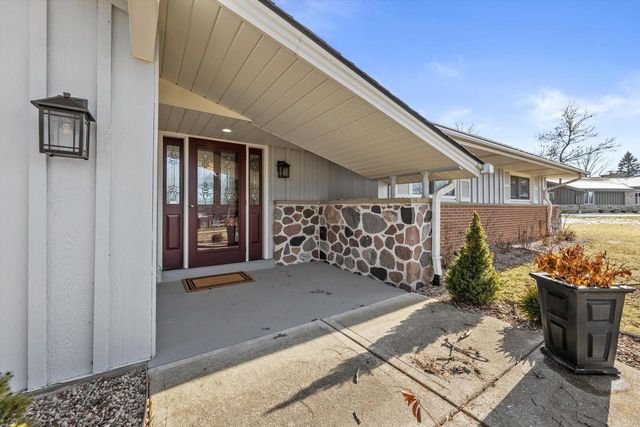 850 Janacek ROAD, Brookfield, WI 53045