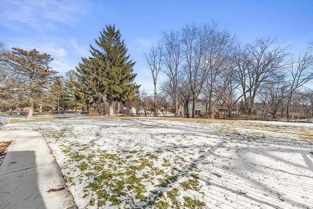 850 Janacek ROAD, Brookfield, WI 53045