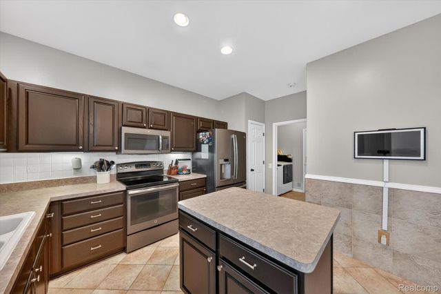 27735 E Mockingbird Drive, Huron Charter Township, MI 48134