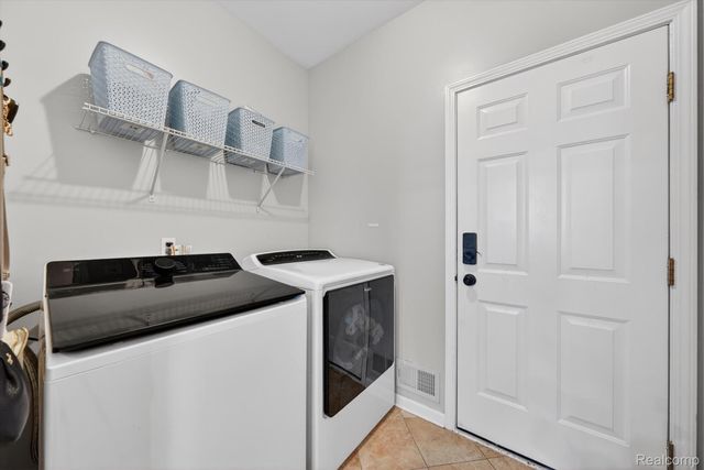 27735 E Mockingbird Drive, Huron Charter Township, MI 48134