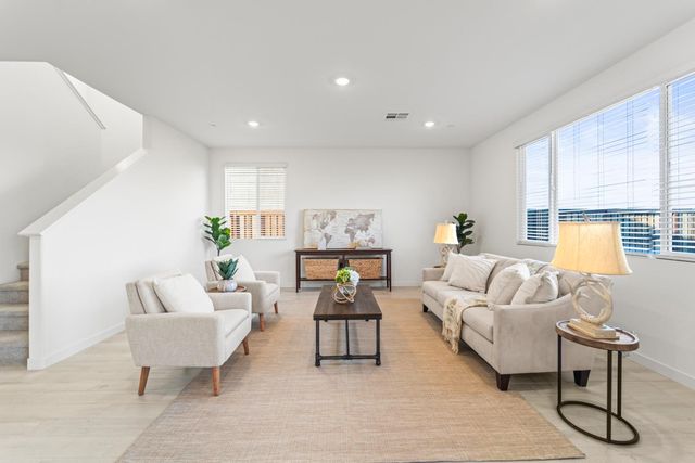 1501 Mcintyre St, Galt, CA 95632