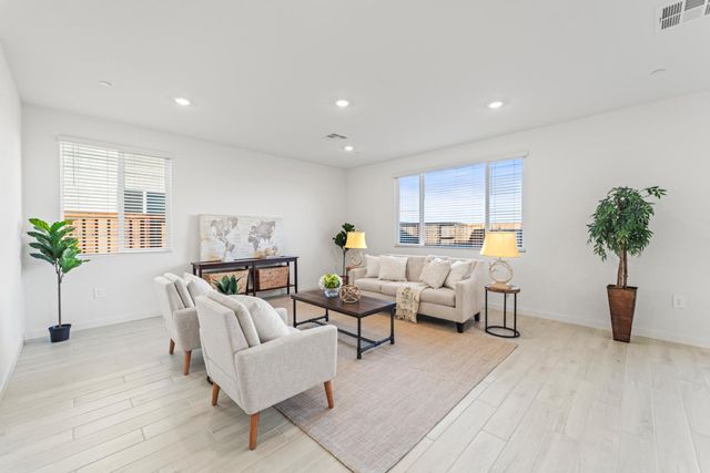 1501 Mcintyre St, Galt, CA 95632