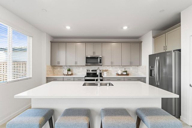 1501 Mcintyre St, Galt, CA 95632