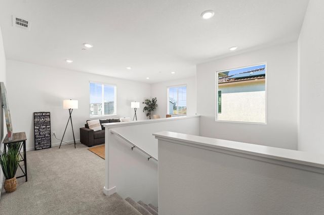 1501 Mcintyre St, Galt, CA 95632