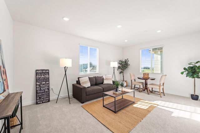 1501 Mcintyre St, Galt, CA 95632