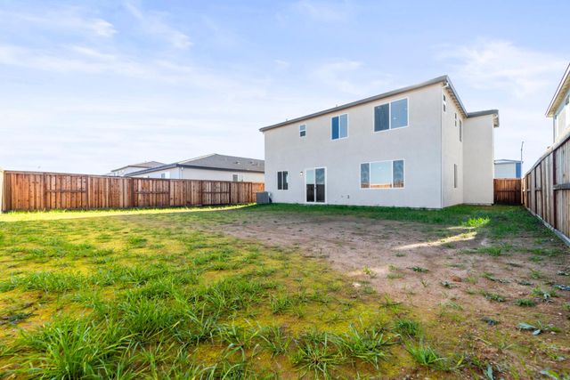 1501 Mcintyre St, Galt, CA 95632