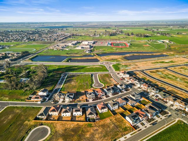 1501 Mcintyre St, Galt, CA 95632