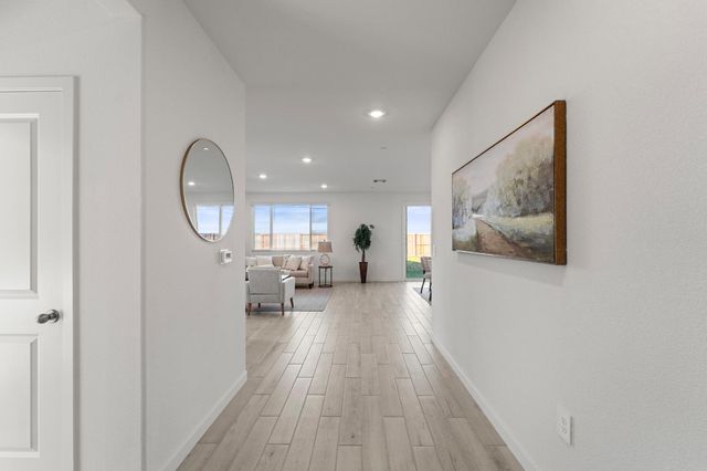 1501 Mcintyre St, Galt, CA 95632