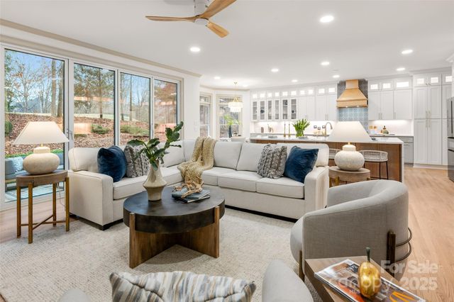 7829 Seton House Lane, Charlotte, NC 28277