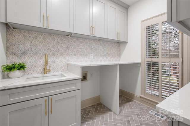 7829 Seton House Lane, Charlotte, NC 28277