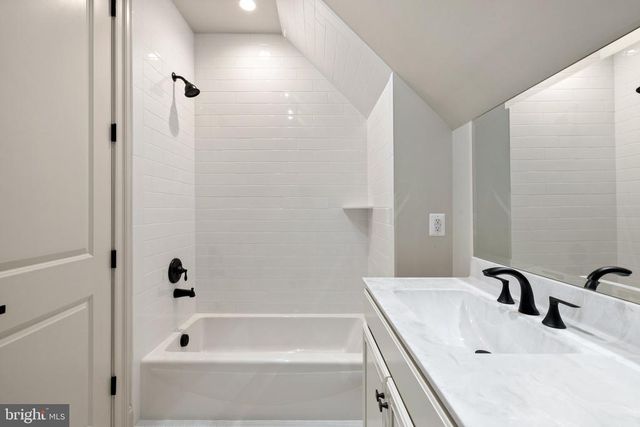 7039 SILK, Jeffersonton, VA 22724