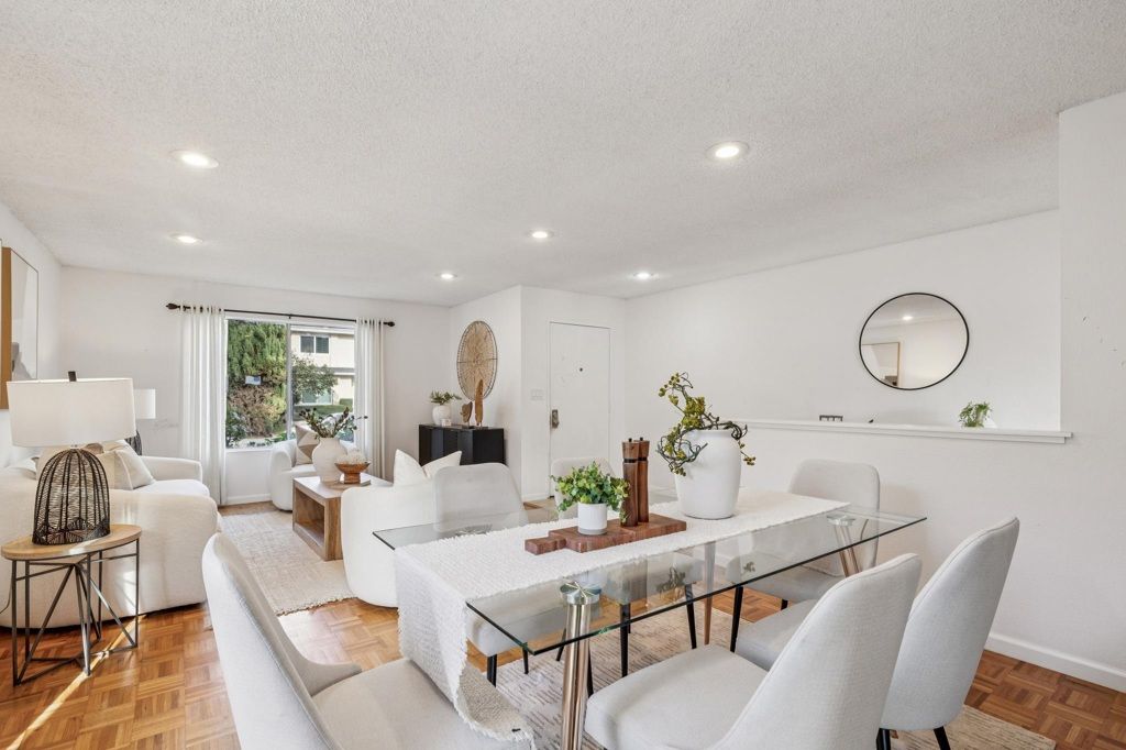 Image 11 of property listing at 28071 28071 Dobbel Ave, Hayward, CA 94542