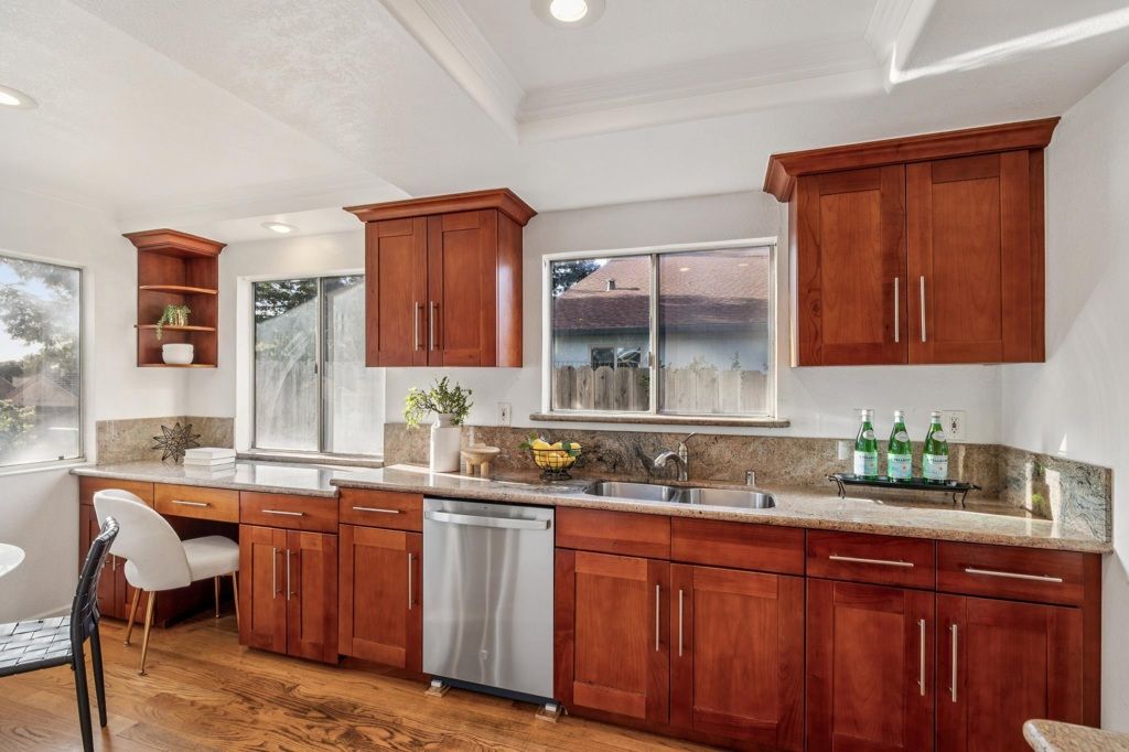 Image 14 of property listing at 28071 28071 Dobbel Ave, Hayward, CA 94542