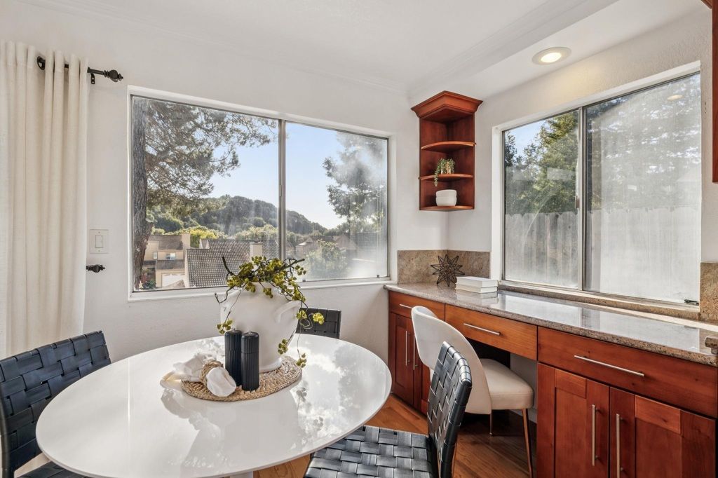 Image 16 of property listing at 28071 28071 Dobbel Ave, Hayward, CA 94542