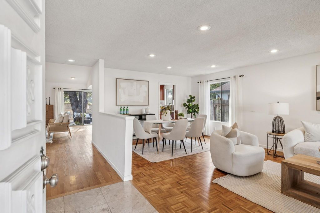 Image 2 of property listing at 28071 28071 Dobbel Ave, Hayward, CA 94542