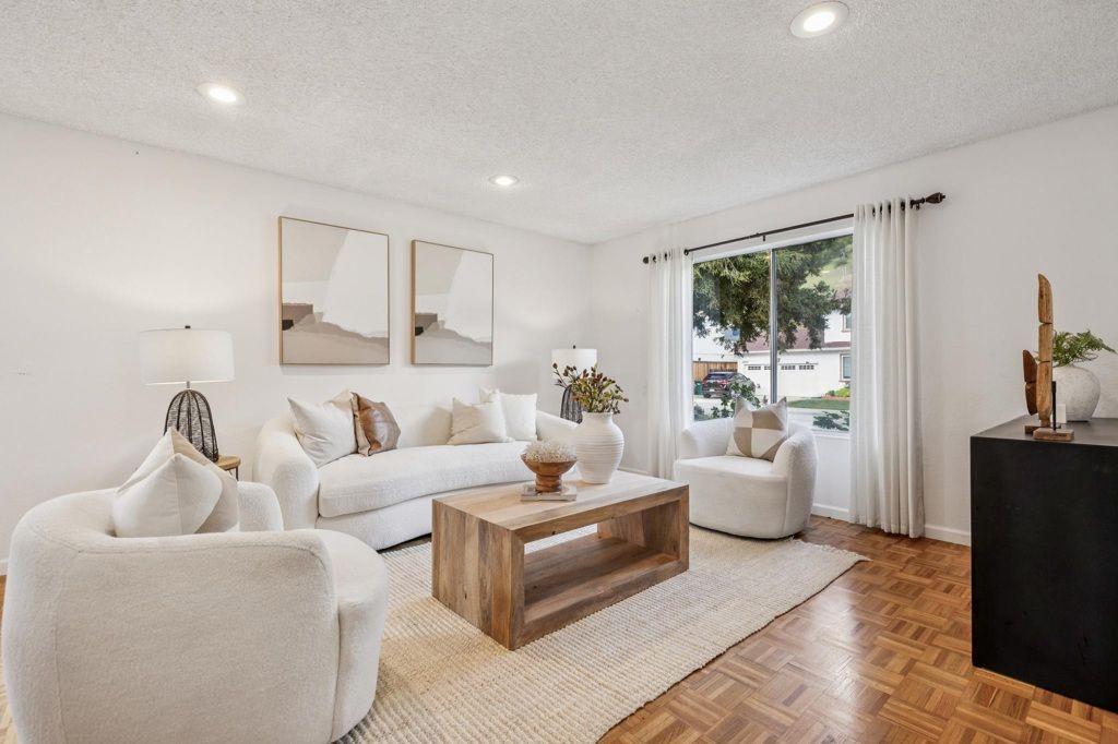 Image 3 of property listing at 28071 28071 Dobbel Ave, Hayward, CA 94542