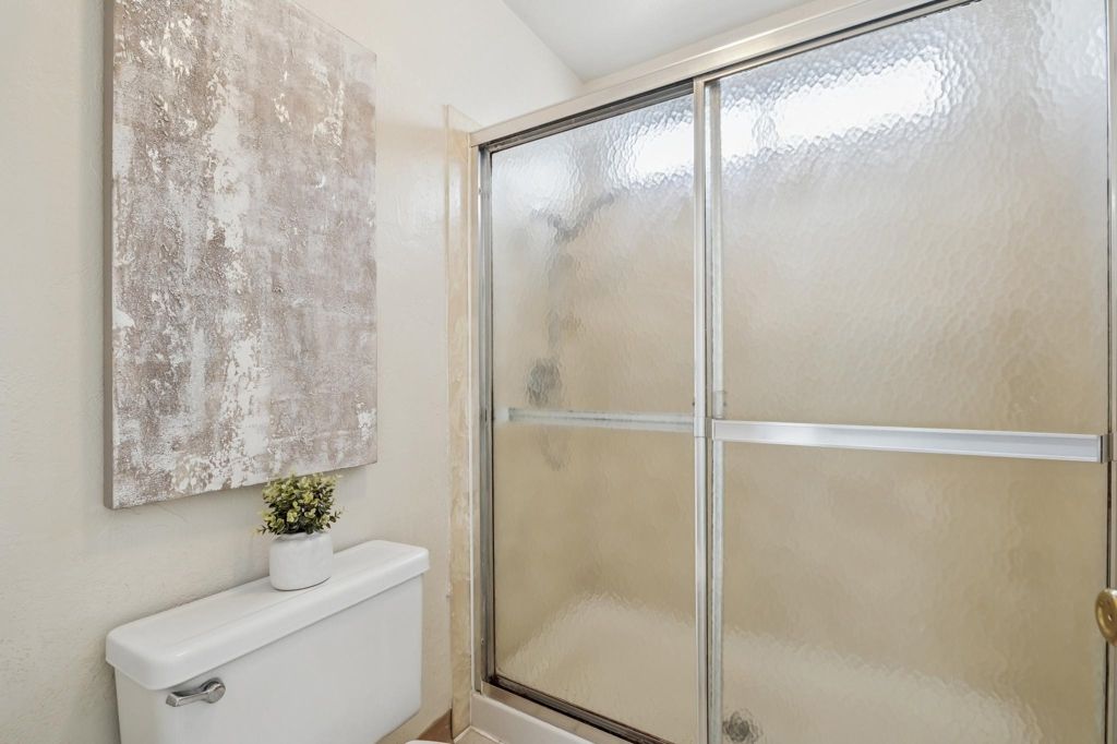 Image 30 of property listing at 28071 28071 Dobbel Ave, Hayward, CA 94542