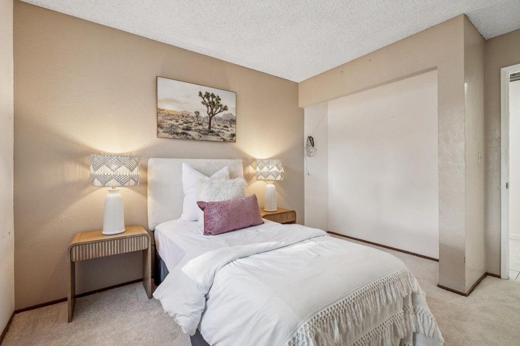 Image 42 of property listing at 28071 28071 Dobbel Ave, Hayward, CA 94542