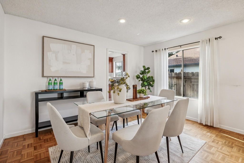 Image 9 of property listing at 28071 28071 Dobbel Ave, Hayward, CA 94542