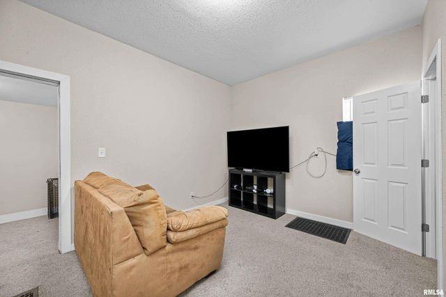 2734 BRIDGE Avenue, Davenport, IA 52803