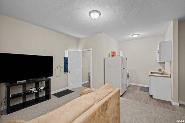 2734 BRIDGE Avenue, Davenport, IA 52803