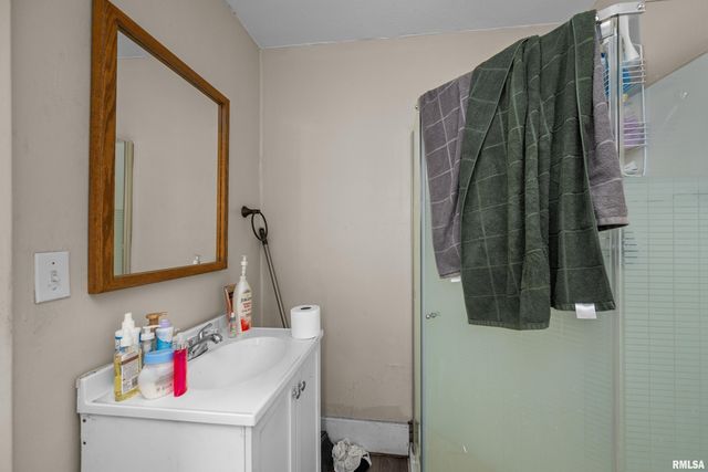 2734 BRIDGE Avenue, Davenport, IA 52803