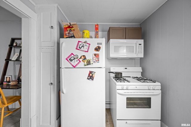 2734 BRIDGE Avenue, Davenport, IA 52803