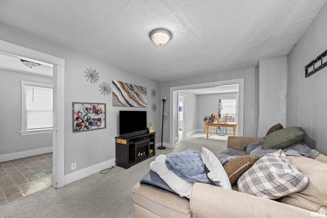 2734 BRIDGE Avenue, Davenport, IA 52803