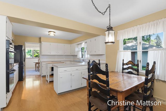 1913 Crestwood Lane, Muskegon, MI 49441