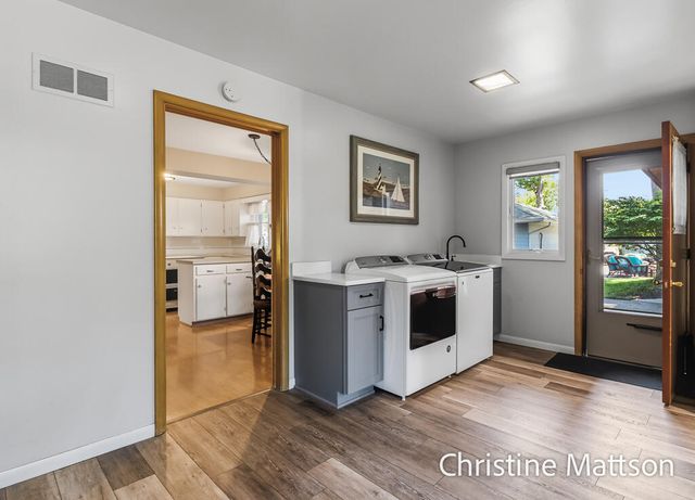 1913 Crestwood Lane, Muskegon, MI 49441