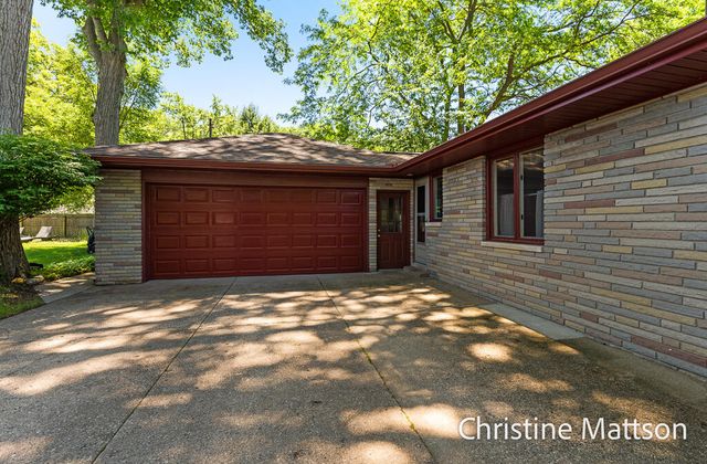 1913 Crestwood Lane, Muskegon, MI 49441