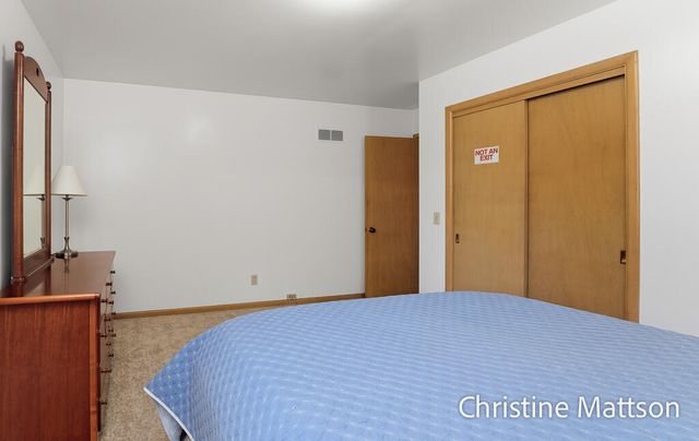1913 Crestwood Lane, Muskegon, MI 49441