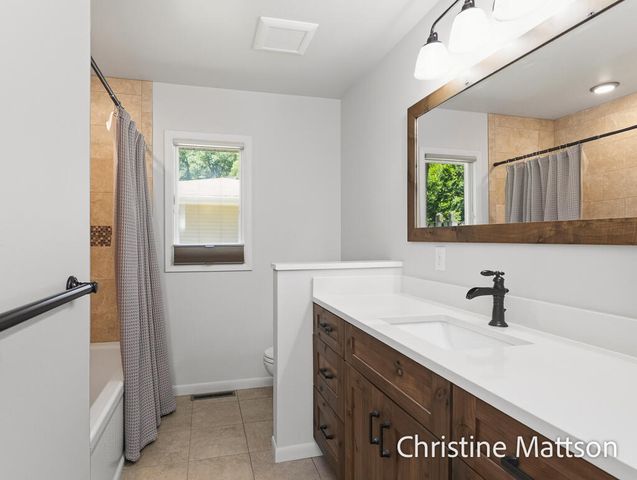 1913 Crestwood Lane, Muskegon, MI 49441