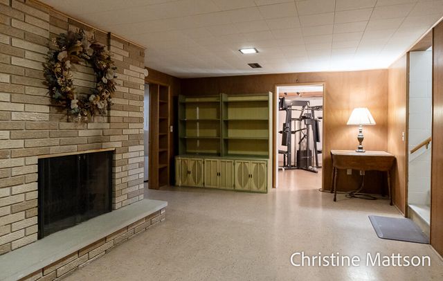 1913 Crestwood Lane, Muskegon, MI 49441