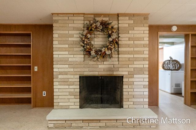 1913 Crestwood Lane, Muskegon, MI 49441