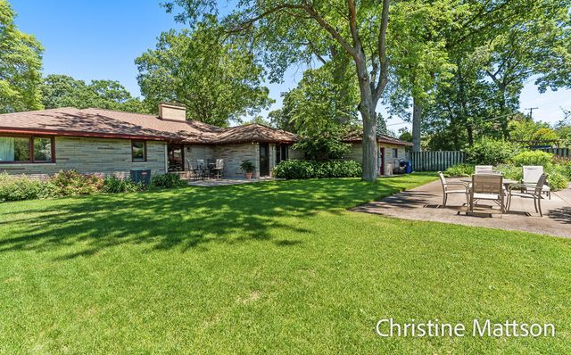 1913 Crestwood Lane, Muskegon, MI 49441
