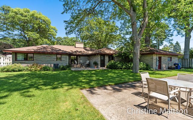 1913 Crestwood Lane, Muskegon, MI 49441