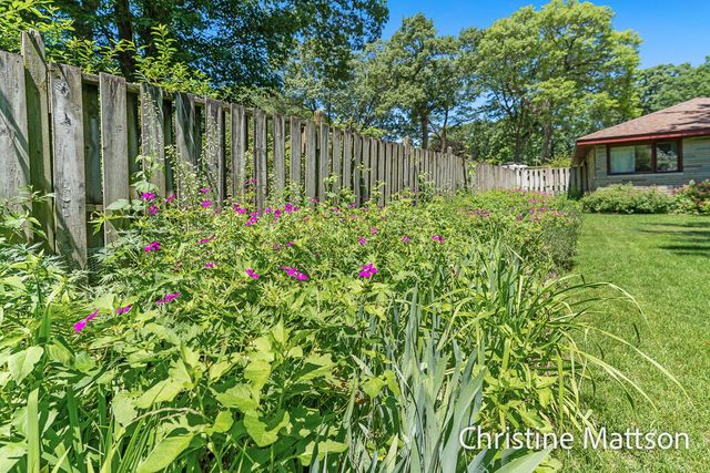 1913 Crestwood Lane, Muskegon, MI 49441