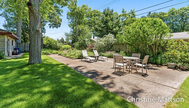 1913 Crestwood Lane, Muskegon, MI 49441